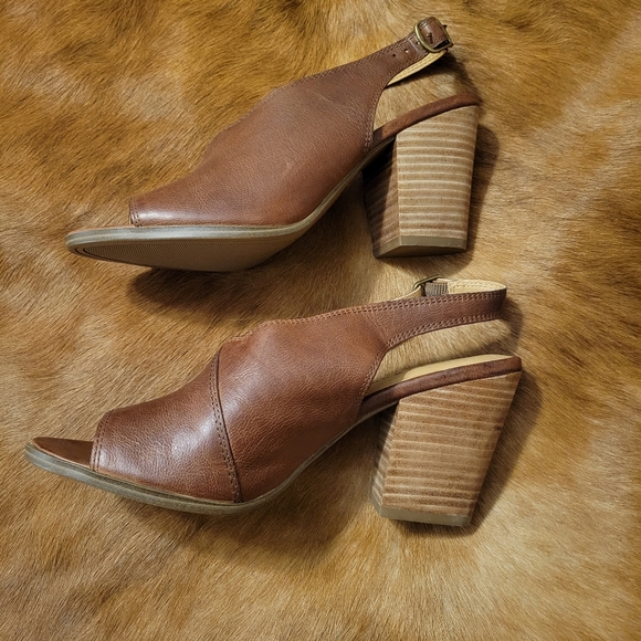 Lucky Brand block heel,  leather sandal - Picture 3 of 7